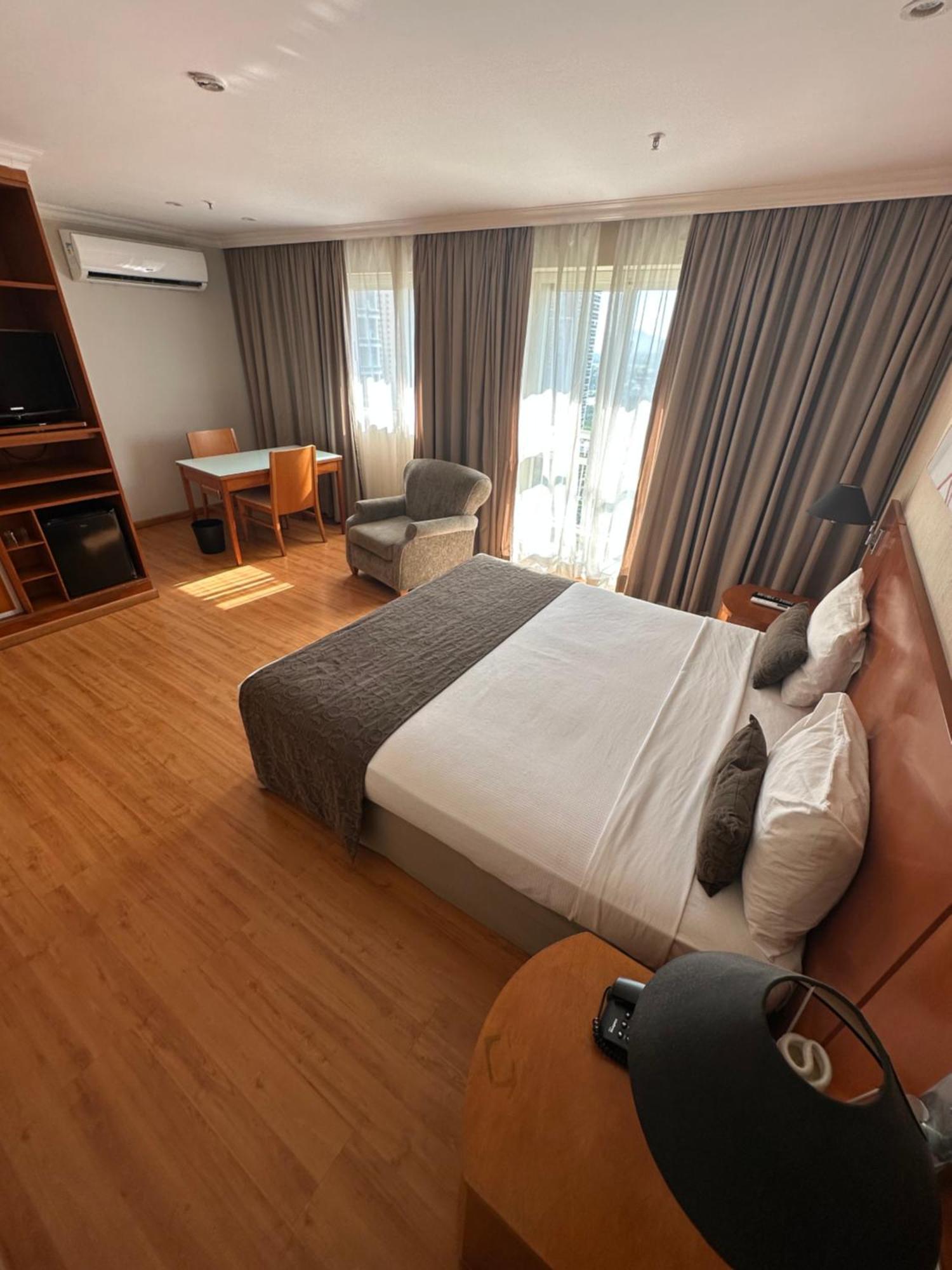 Flat Com Vista Panoramica -15- Na Barra Da Tijuca - Estacionamento Gratuito - Frigobar - Ar Condicionado - Piscina - Academia - Balsa Para Praia Gratis - Varanda - Vista Parcial Mar E Lagoa 里约热内卢 外观 照片
