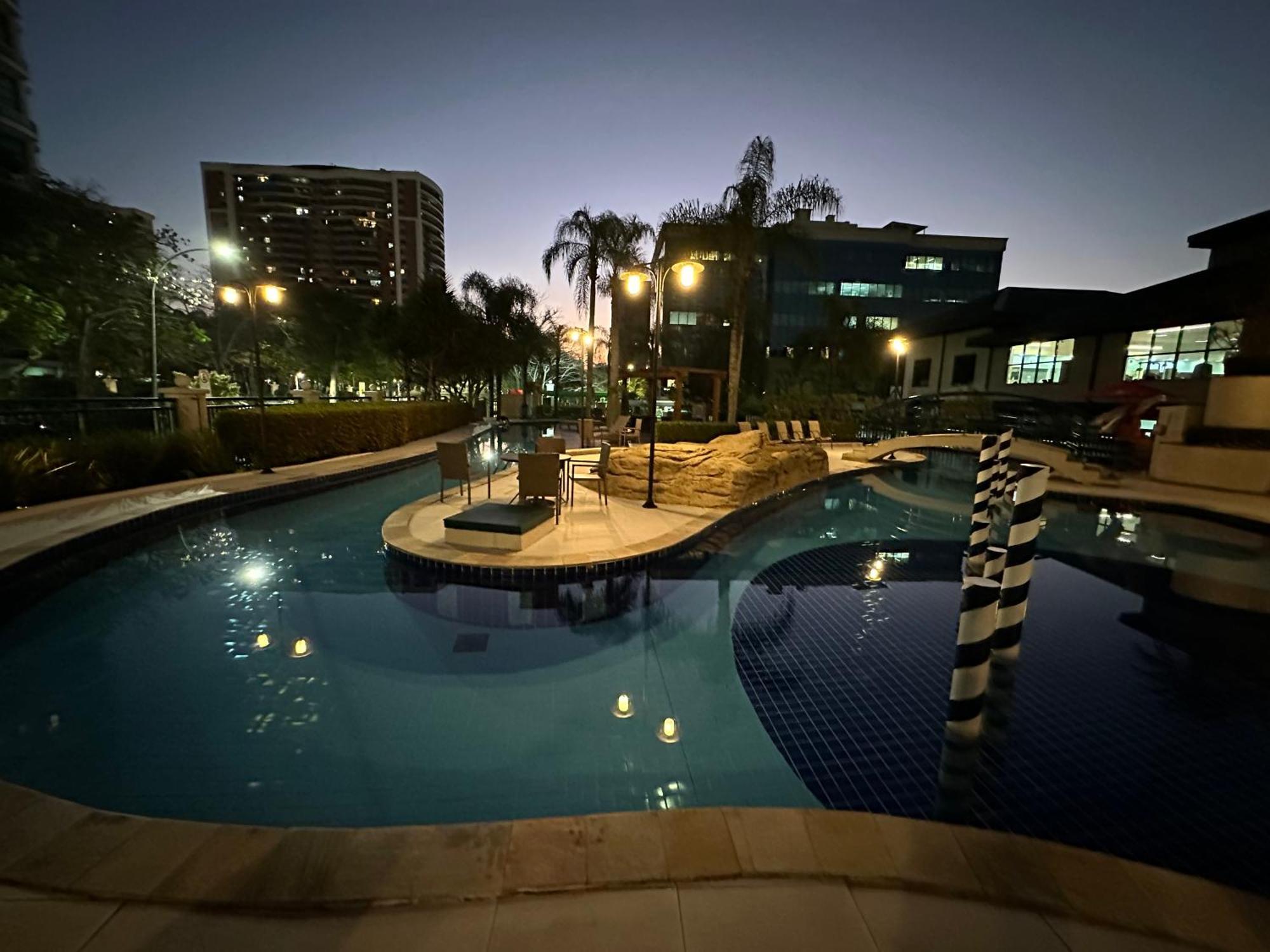 Flat Com Vista Panoramica -15- Na Barra Da Tijuca - Estacionamento Gratuito - Frigobar - Ar Condicionado - Piscina - Academia - Balsa Para Praia Gratis - Varanda - Vista Parcial Mar E Lagoa 里约热内卢 外观 照片