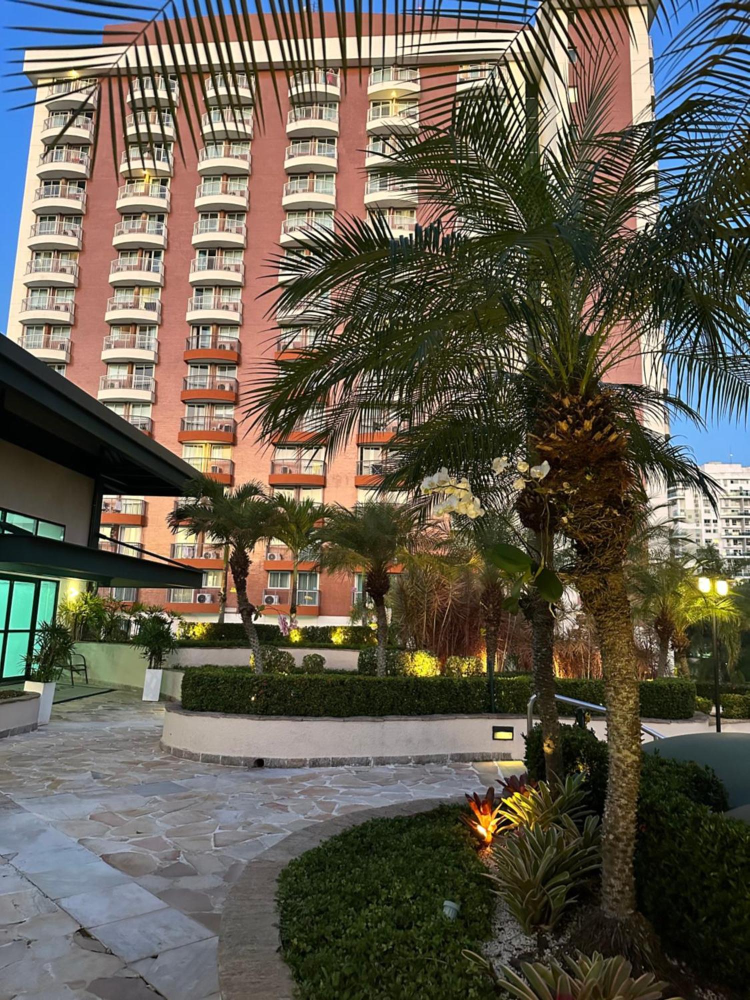 Flat Com Vista Panoramica -15- Na Barra Da Tijuca - Estacionamento Gratuito - Frigobar - Ar Condicionado - Piscina - Academia - Balsa Para Praia Gratis - Varanda - Vista Parcial Mar E Lagoa 里约热内卢 外观 照片