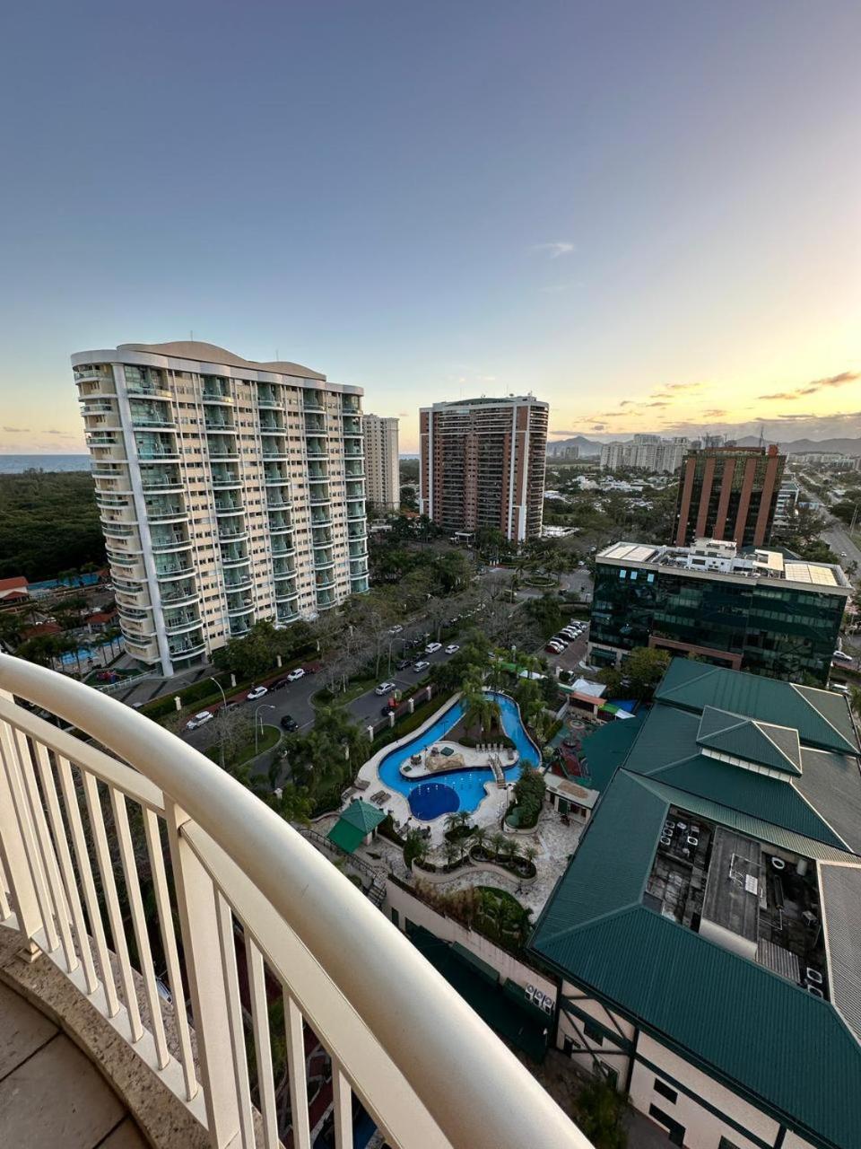 Flat Com Vista Panoramica -15- Na Barra Da Tijuca - Estacionamento Gratuito - Frigobar - Ar Condicionado - Piscina - Academia - Balsa Para Praia Gratis - Varanda - Vista Parcial Mar E Lagoa 里约热内卢 外观 照片